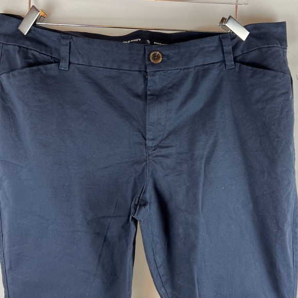 NWT Old Navy Mid-Rise Boot-Cut Khakis for Women (18) - Picture 3 of 13